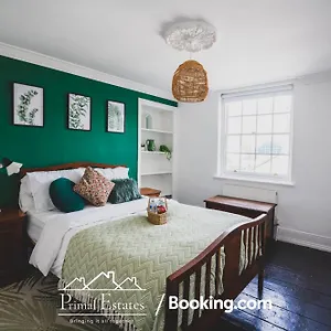 Primal Estates Brighton: Three-bedroom Townhouse With Roof Terrace Apartment Brighton