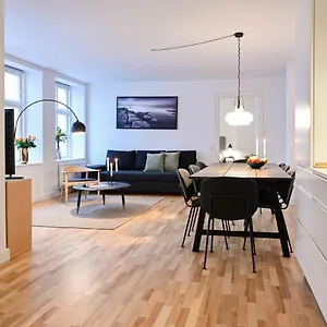 Sanders Tower - Cozy Two-bedroom In Charming Apartment Copenhagen